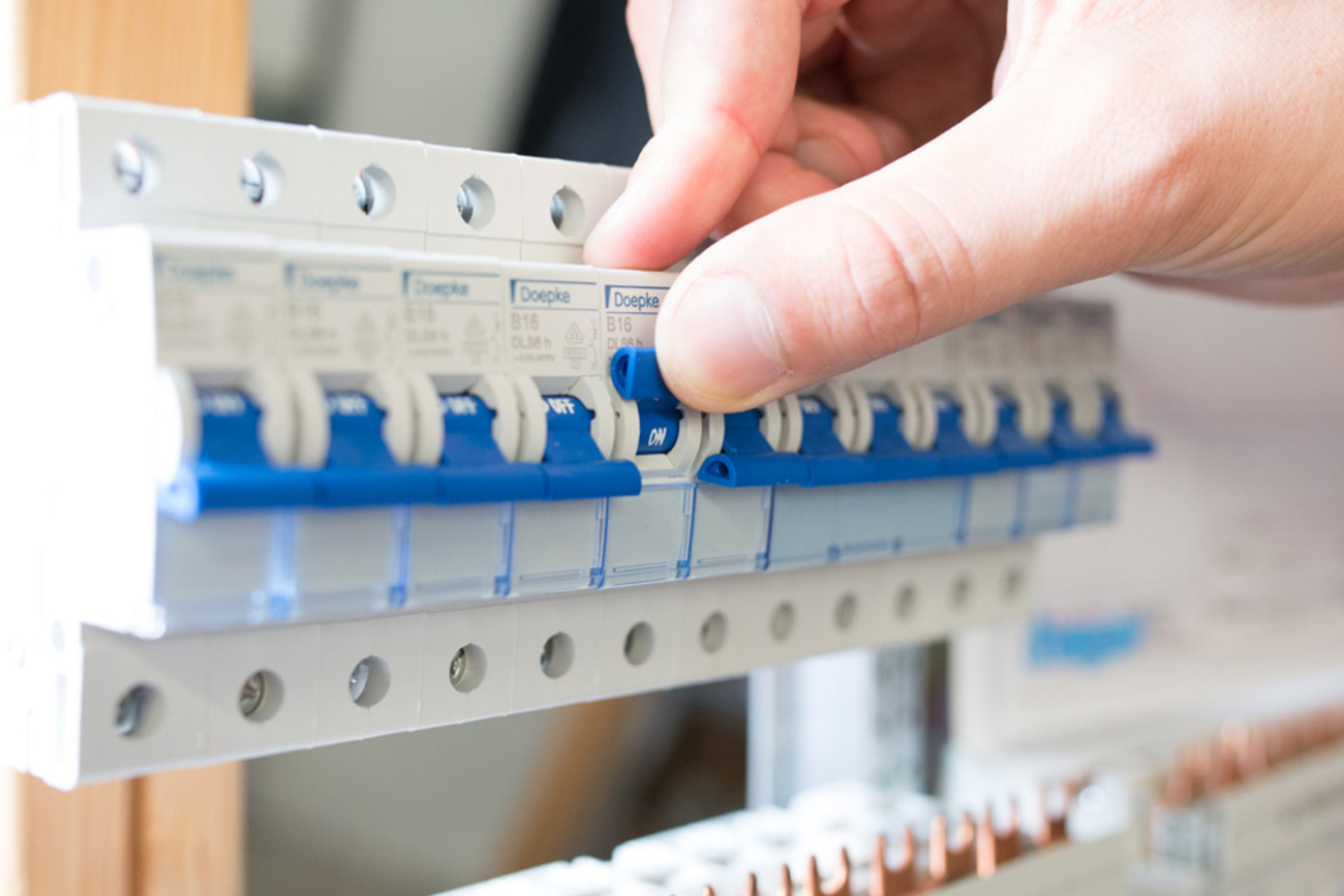 Schalt­schrank­bau bei Elektroanlagen & Antennenbau GbR in Aschheim